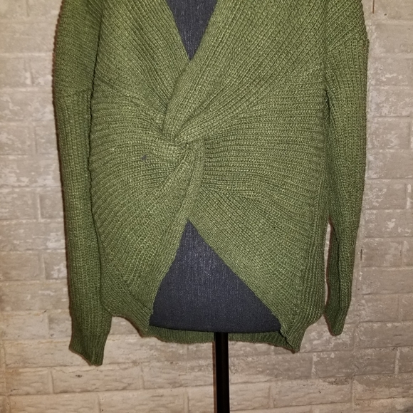 ๐๐HOST PICK๐๐ Very Gorgeous HUNTER GREEN knot sweater - Picture 8 of 8